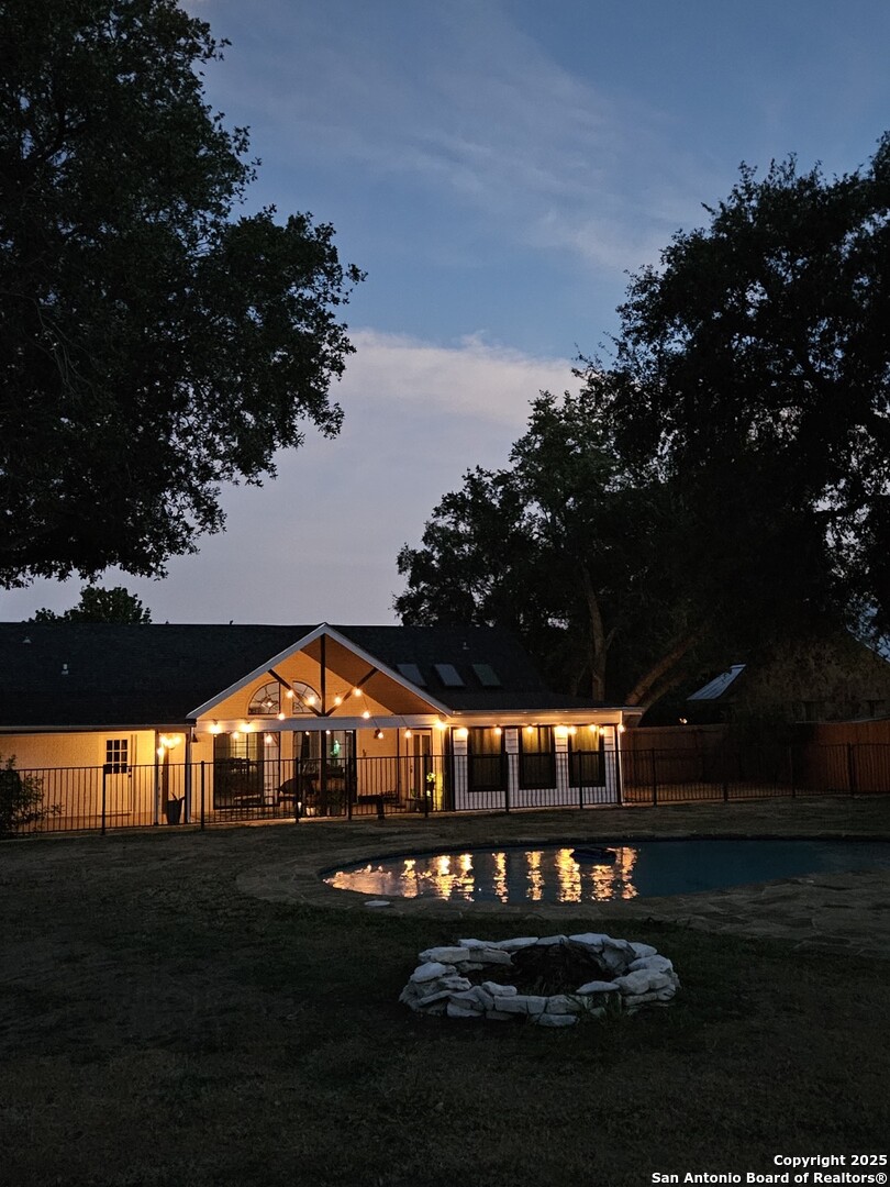 1616 Continental Dr W