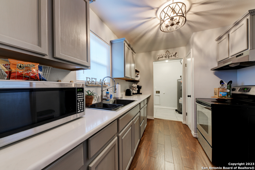 453 W MITCHELL ST