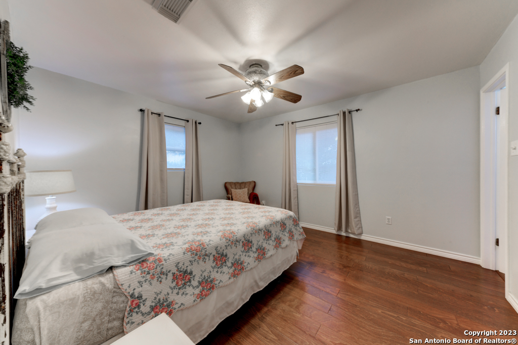453 W MITCHELL ST