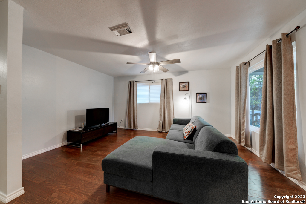 453 W MITCHELL ST