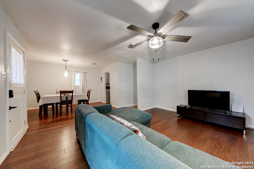 453 W MITCHELL ST