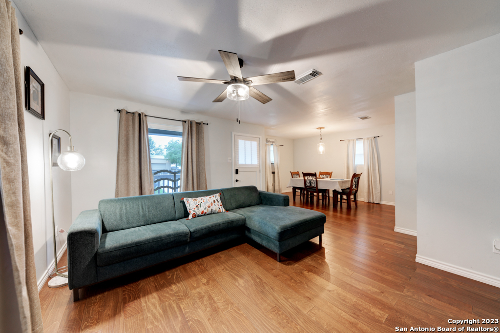 453 W MITCHELL ST