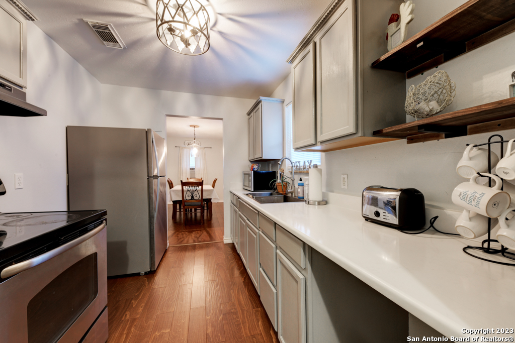 453 W MITCHELL ST