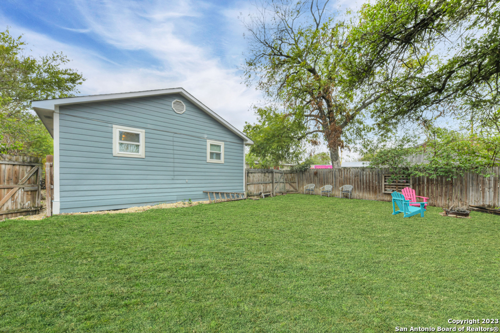 453 W MITCHELL ST