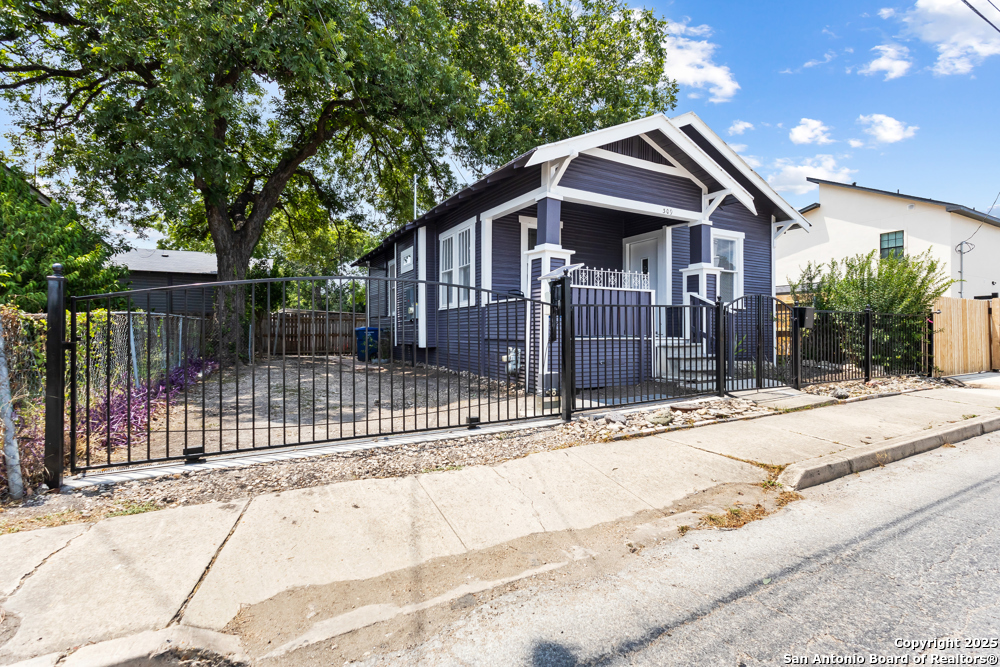 309 S Hackberry