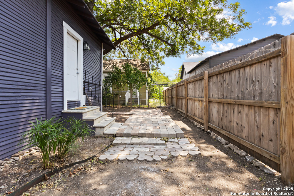 309 S Hackberry