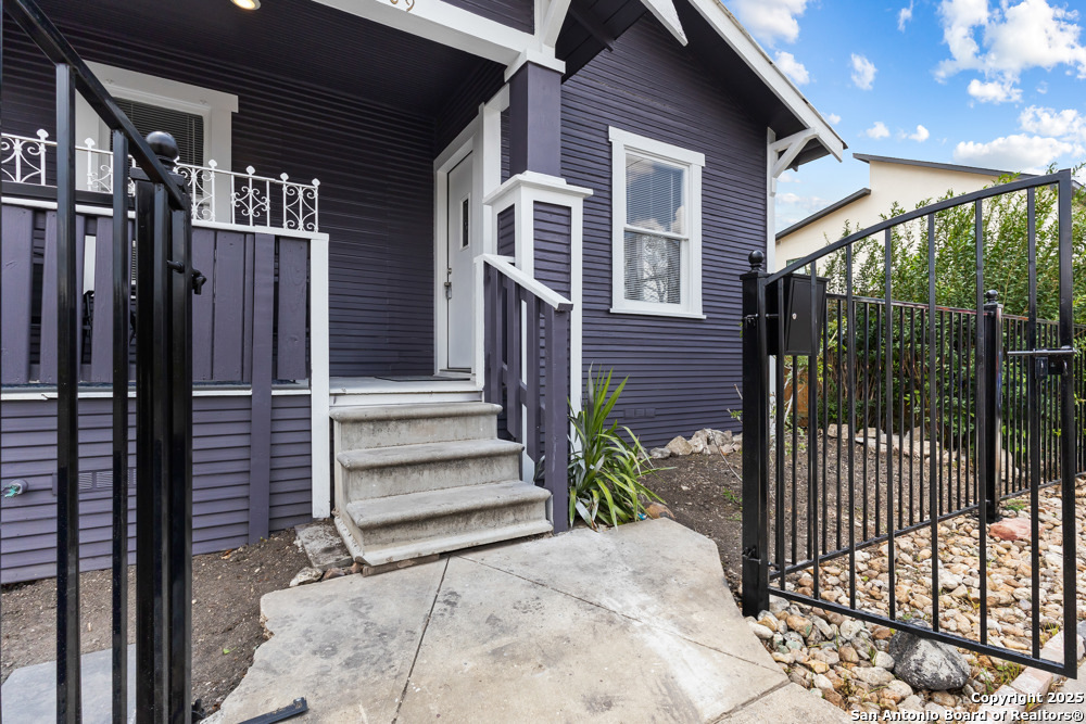 309 S Hackberry