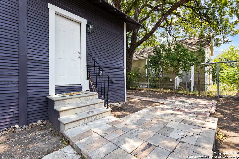 309 S Hackberry