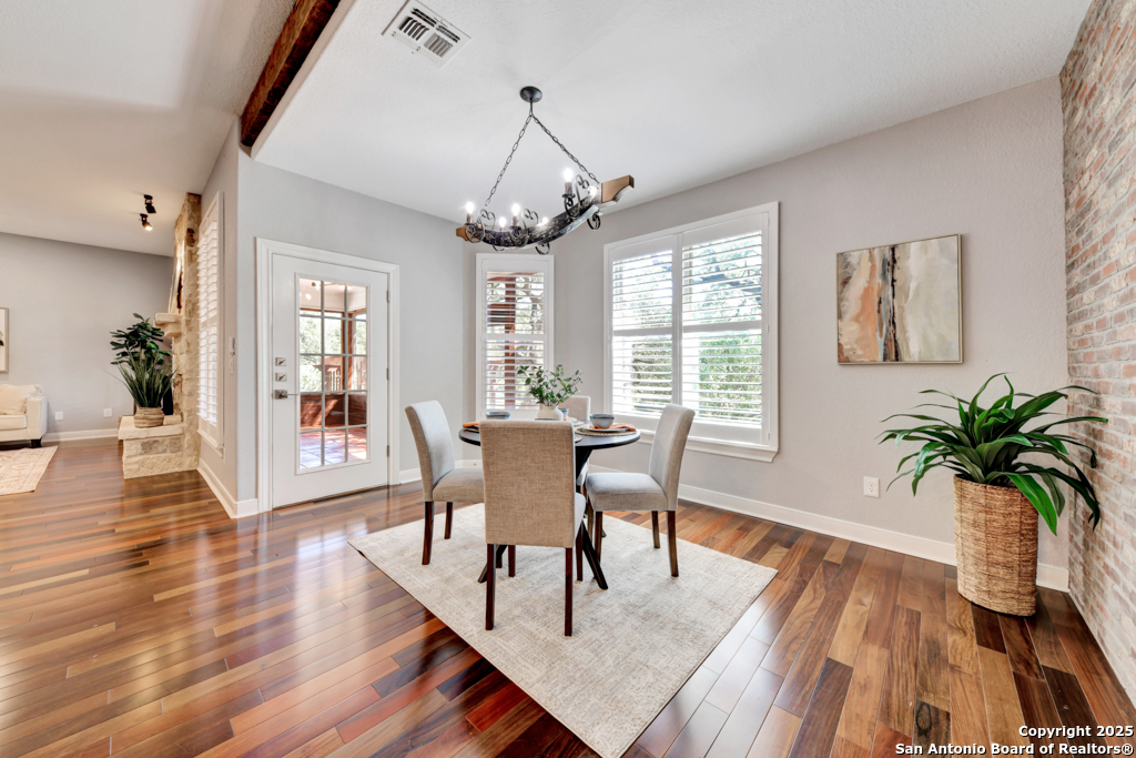 2437 River Way