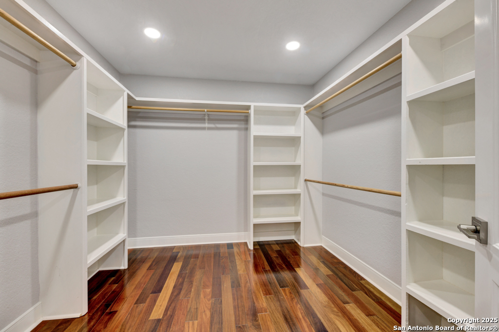 2437 River Way