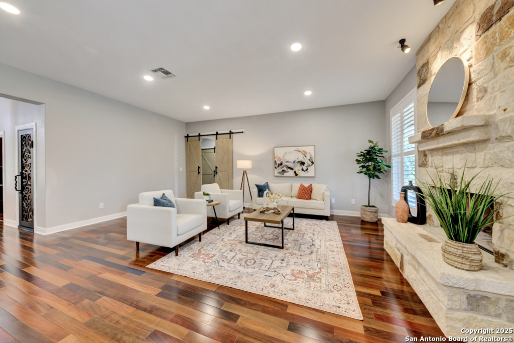 2437 River Way