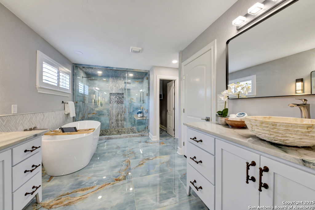2437 River Way