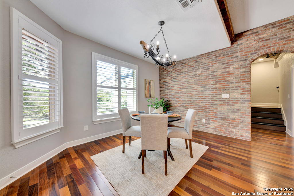 2437 River Way