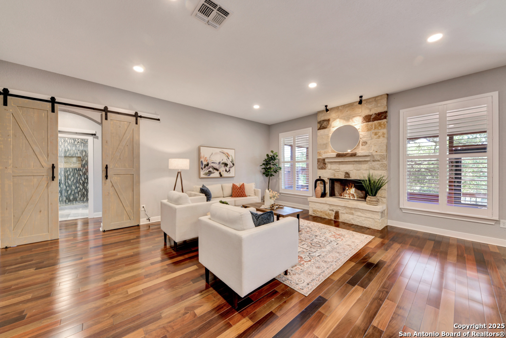 2437 River Way