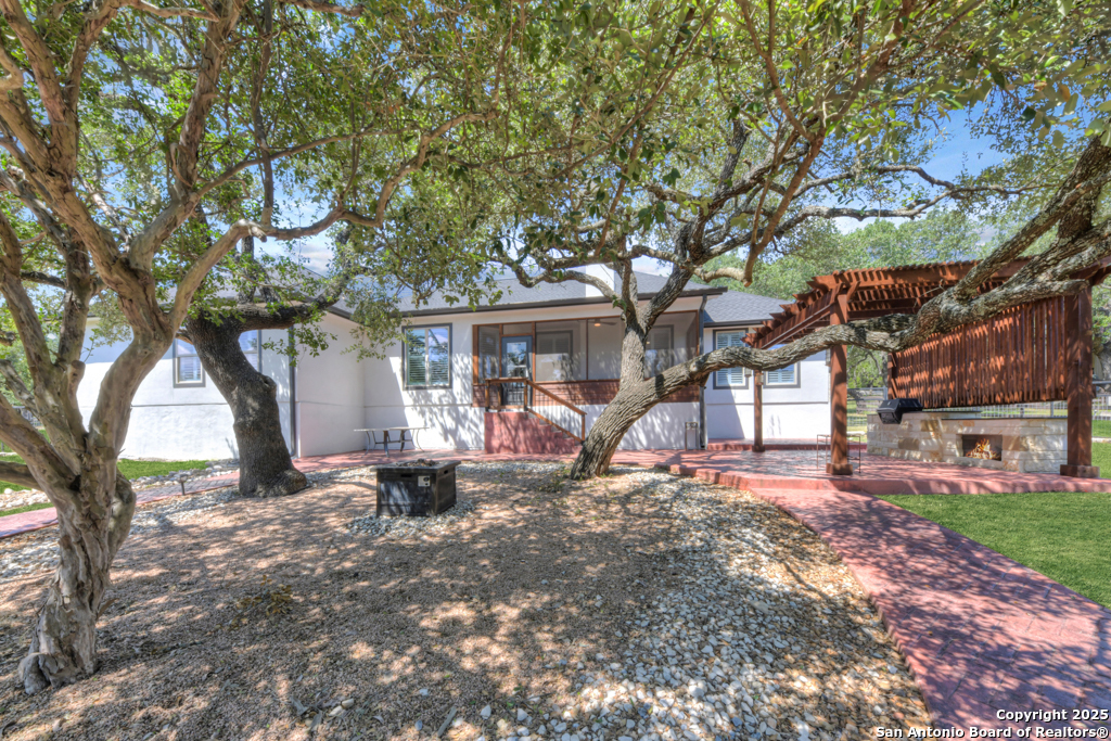 2437 River Way