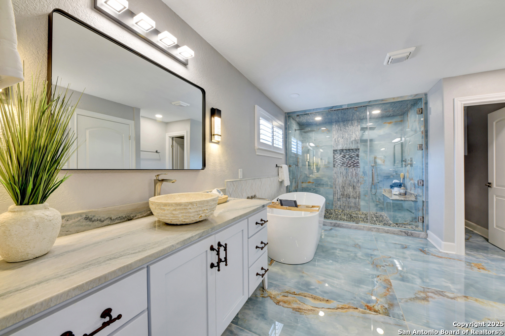 2437 River Way