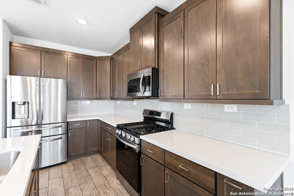 7333 Walkers Loop