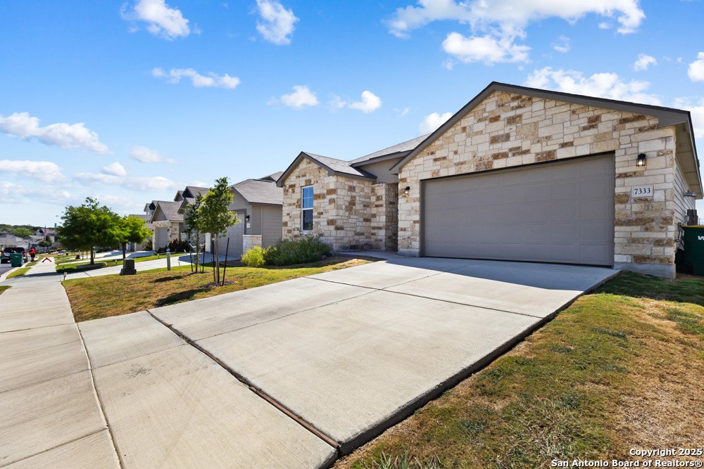 7333 Walkers Loop