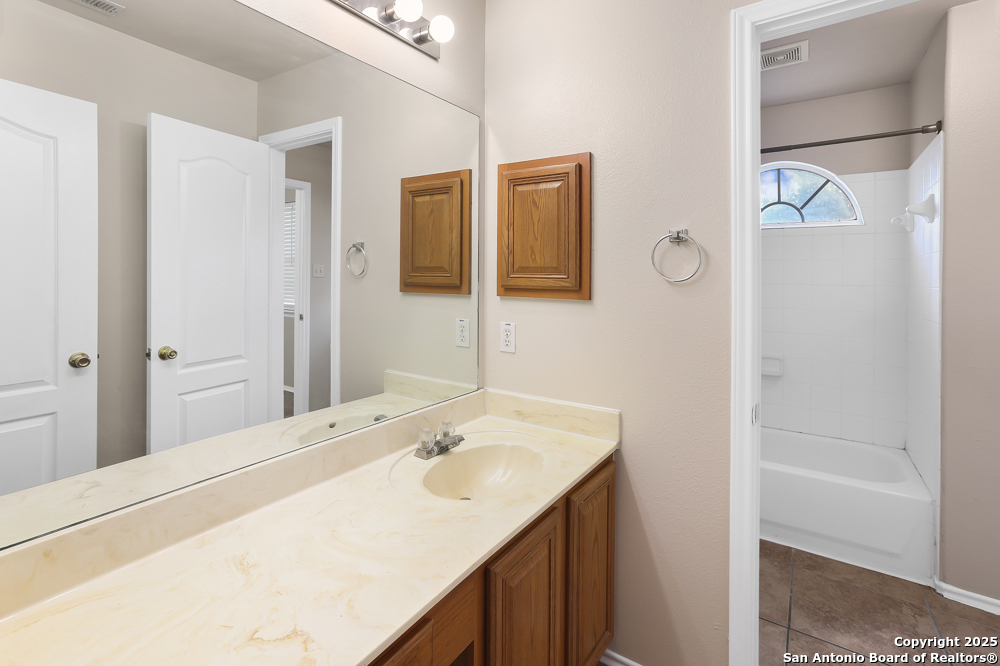 23623 Persian Hollow