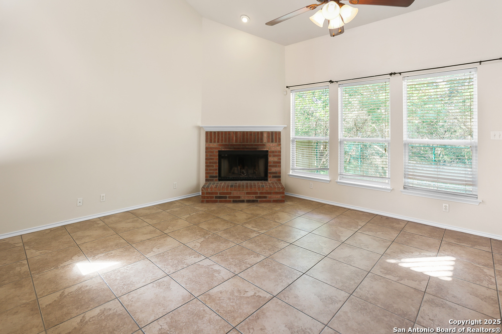 23623 Persian Hollow