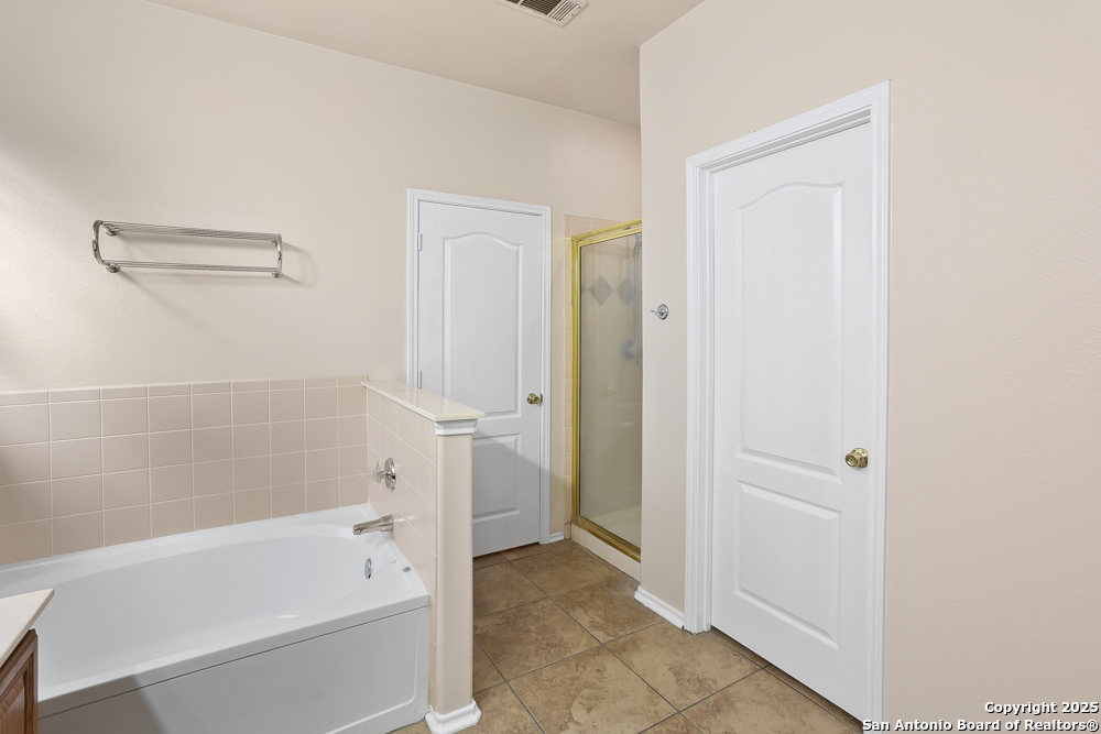 23623 Persian Hollow