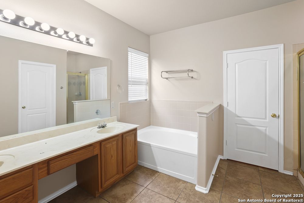 23623 Persian Hollow