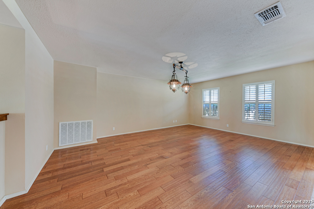 2943 Kingsford