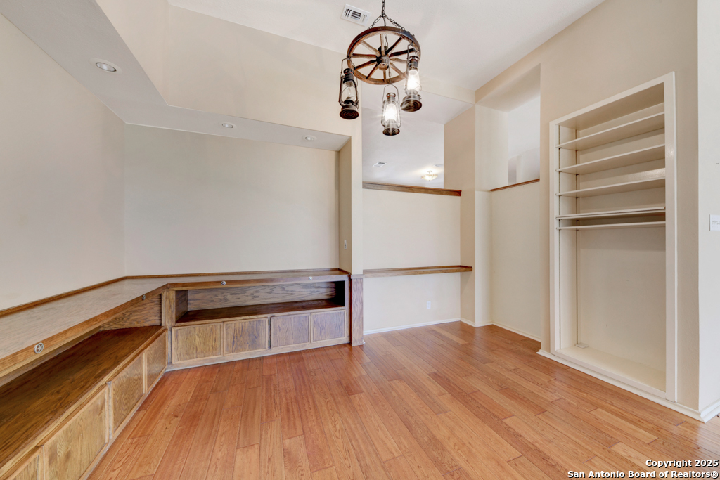 2943 Kingsford