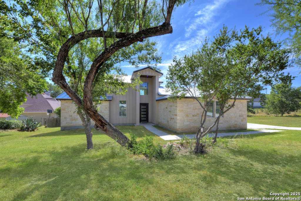 105 River Bluff