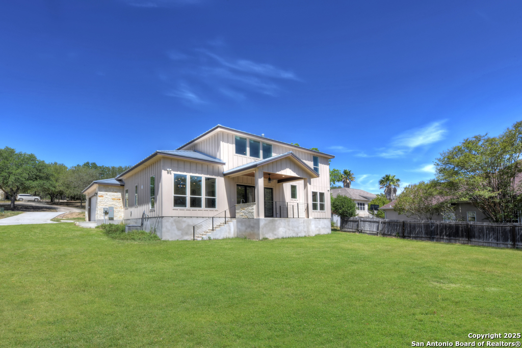 105 River Bluff