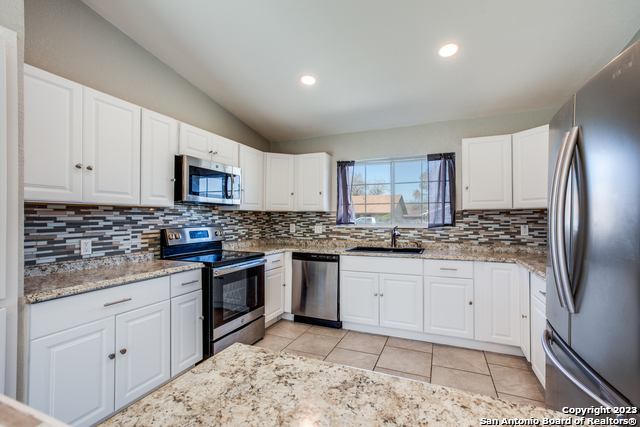 2610 LAKEBRIAR ST