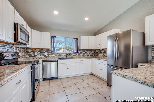 2610 LAKEBRIAR ST