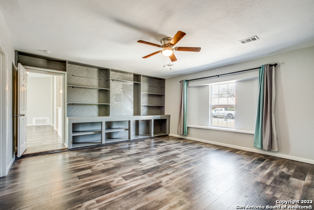 2610 LAKEBRIAR ST