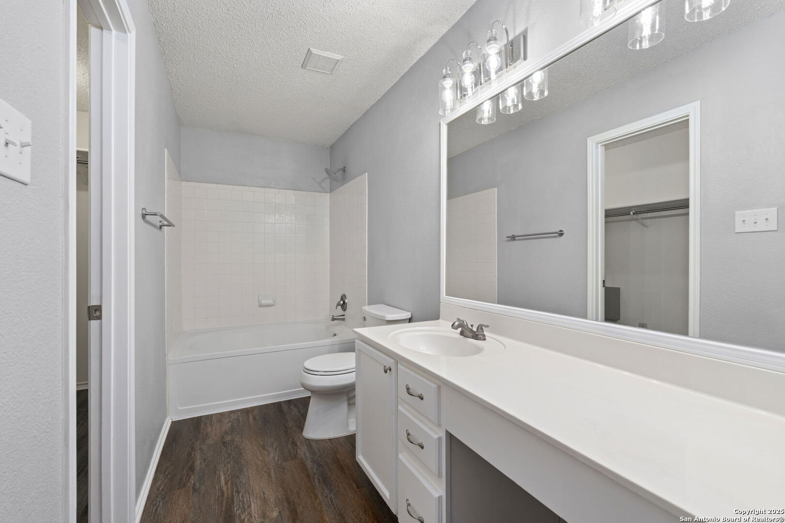 10207 Southcreek