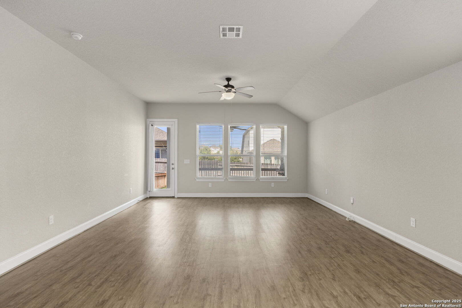 6533 Crockett Cv