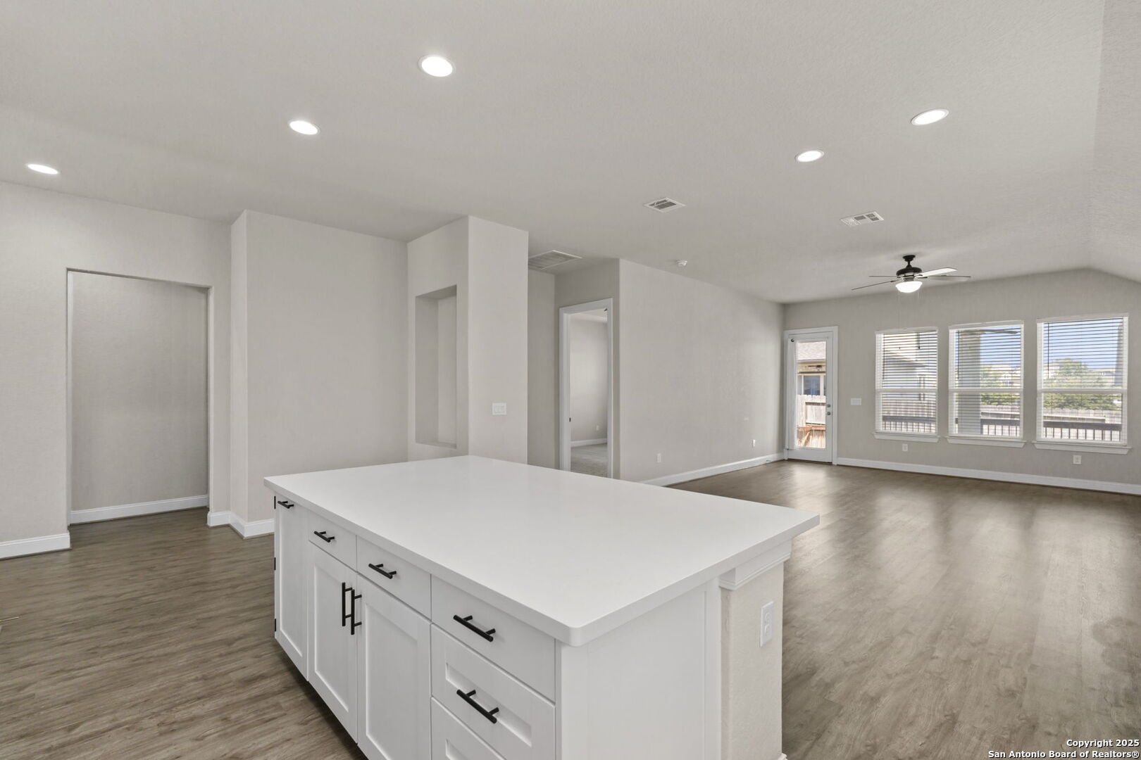 6533 Crockett Cv