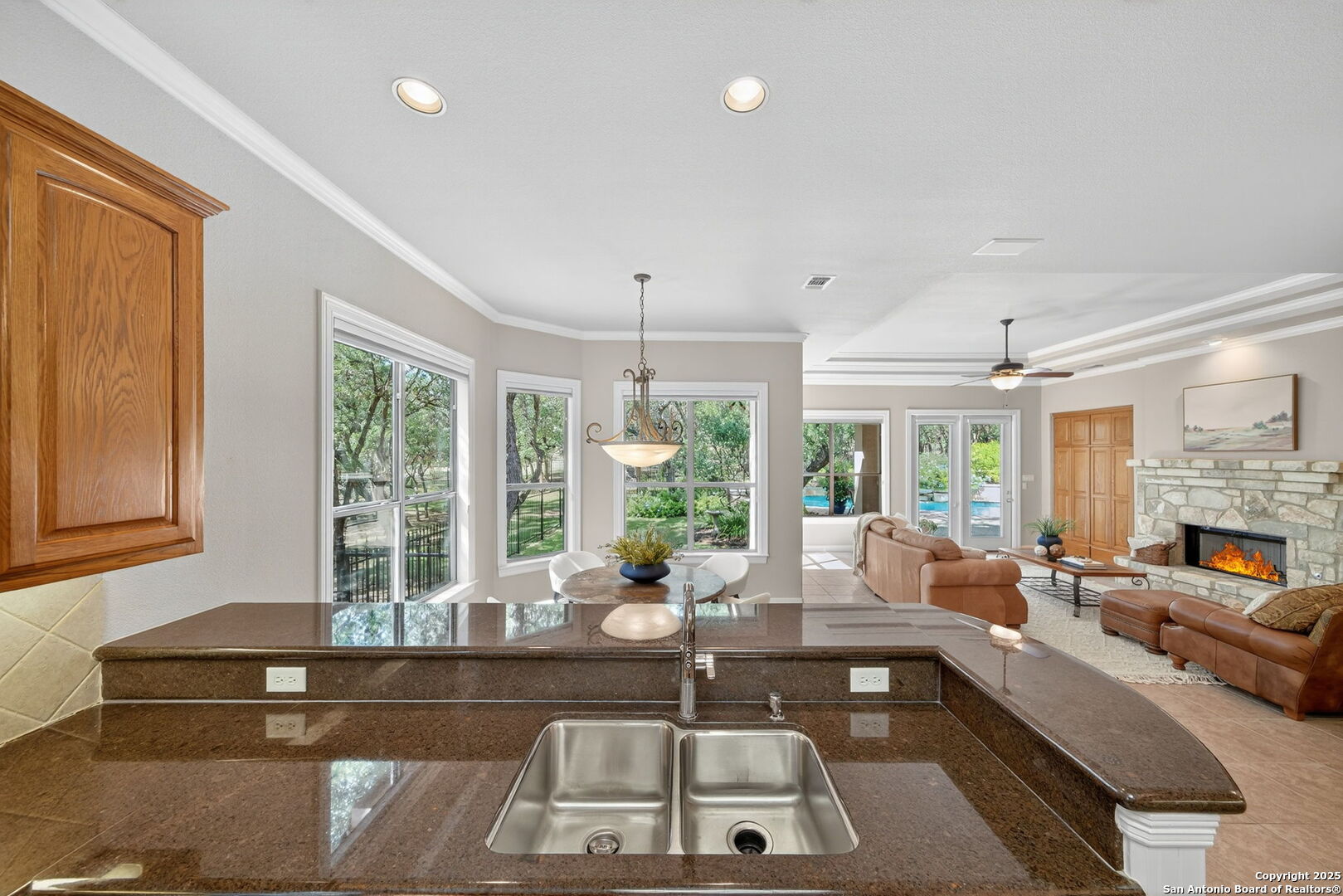 8355 Reunion Oak
