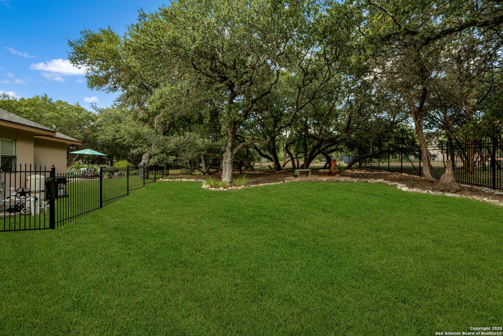 8355 Reunion Oak