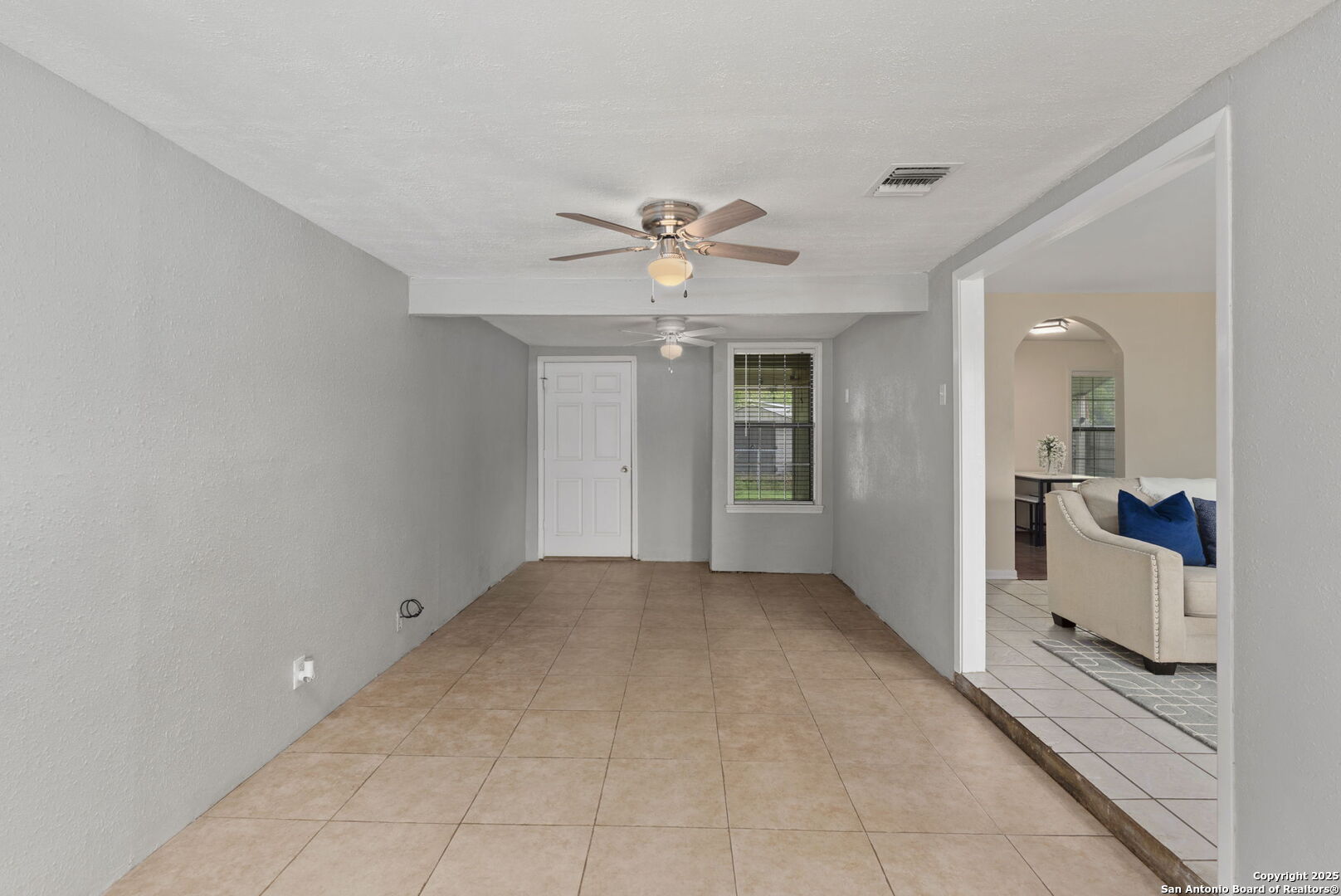 103 W Carmen Pl