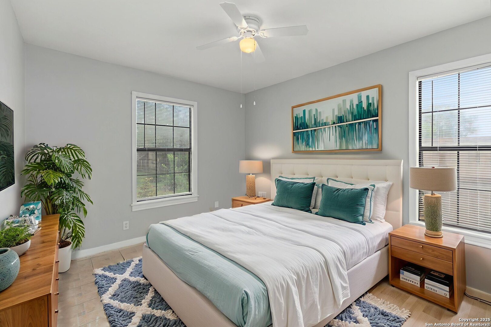 103 W Carmen Pl