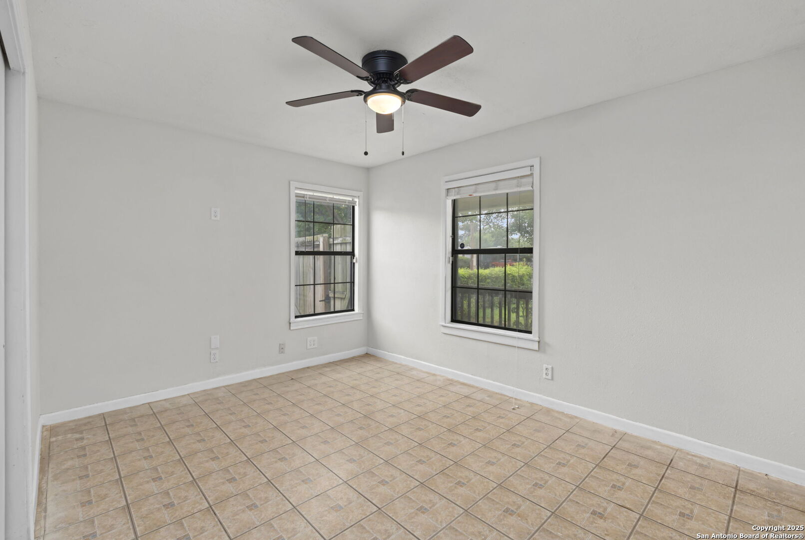 103 W Carmen Pl