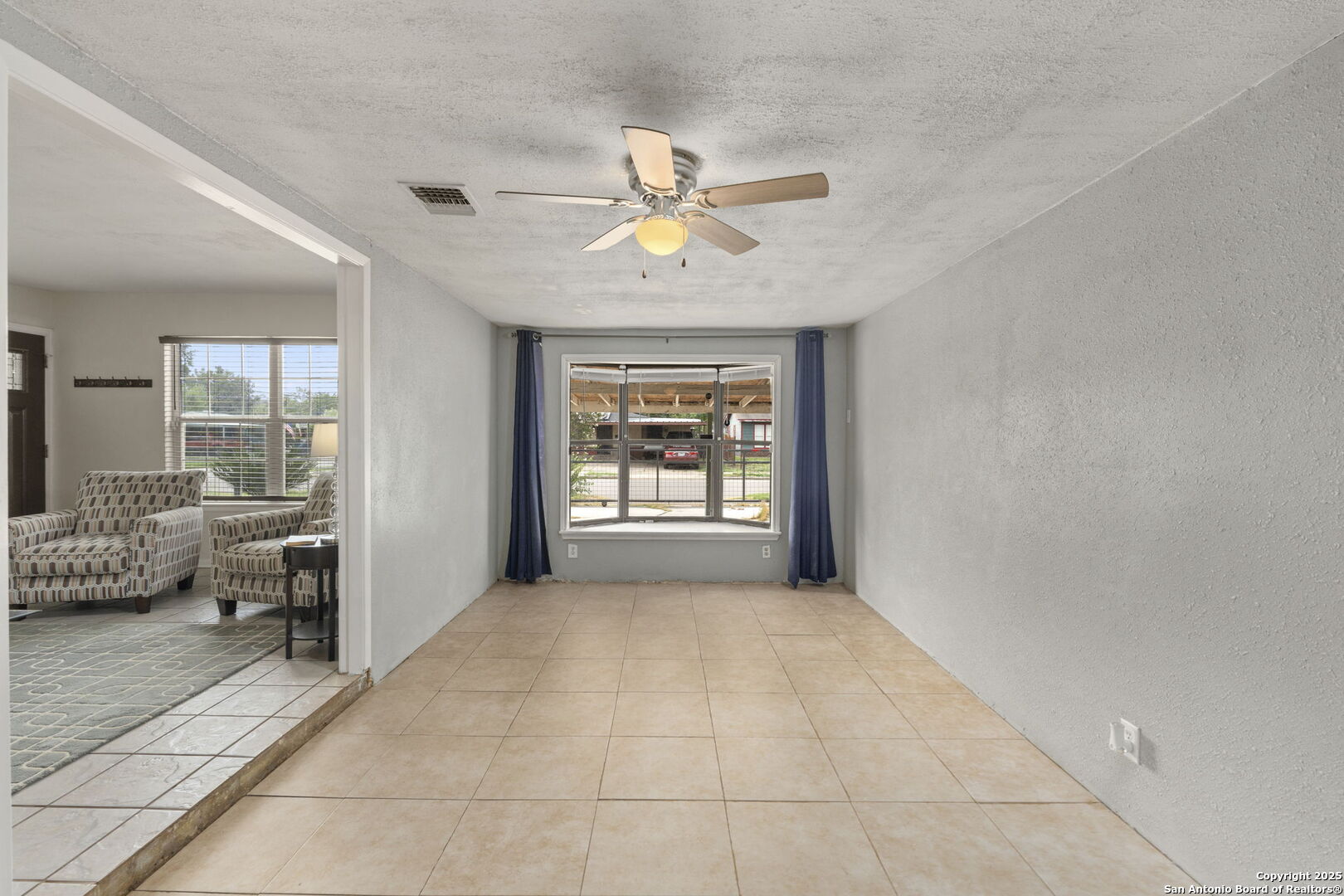 103 W Carmen Pl