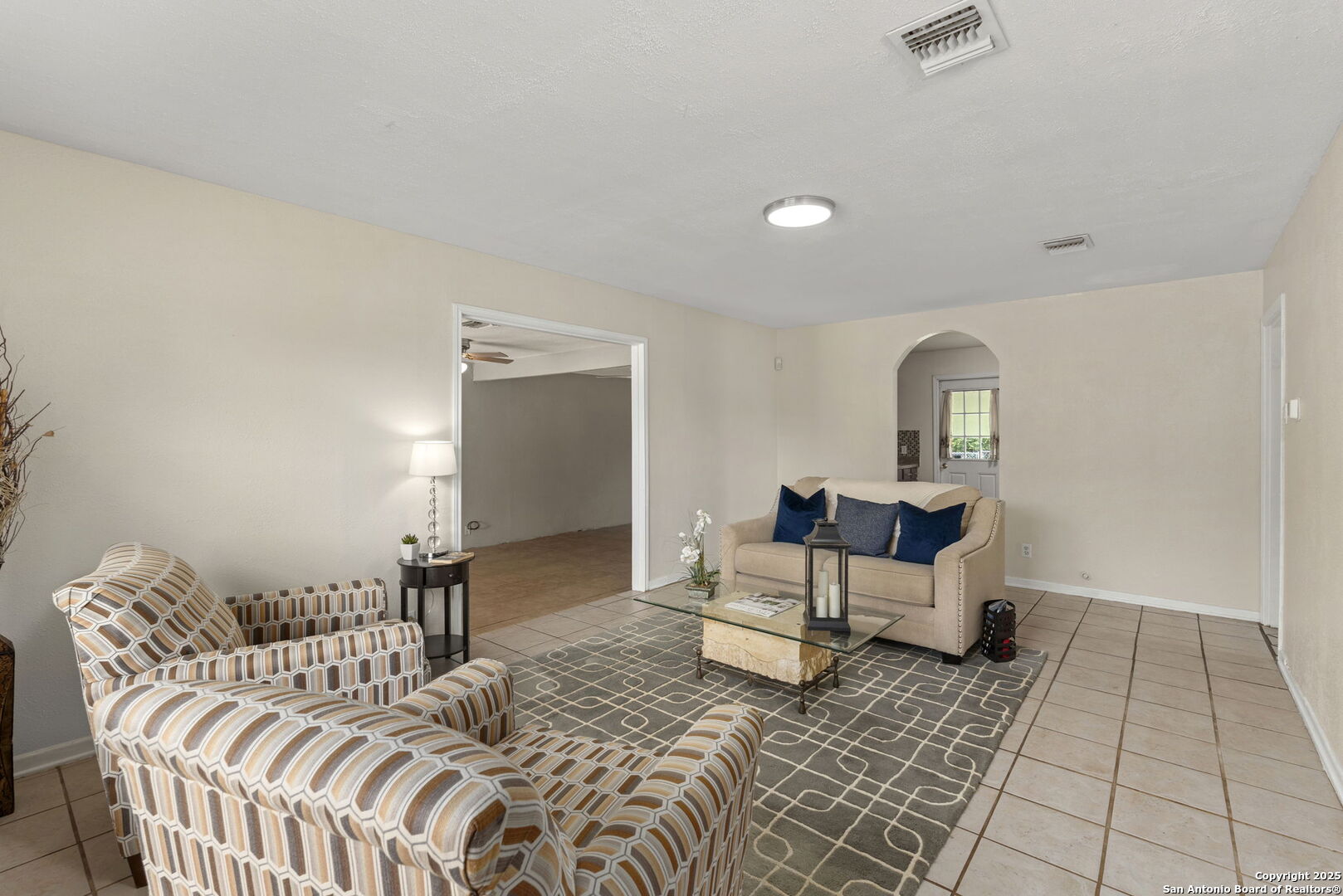 103 W Carmen Pl