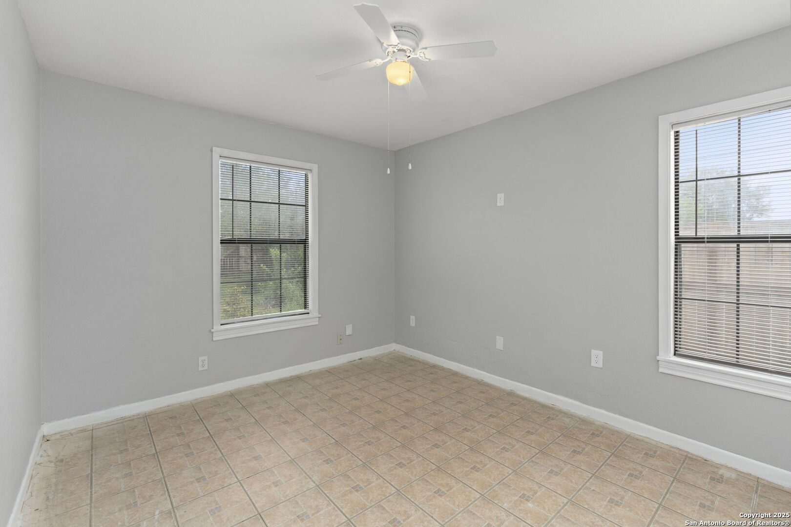 103 W Carmen Pl