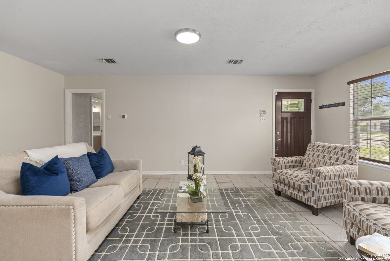 103 W Carmen Pl
