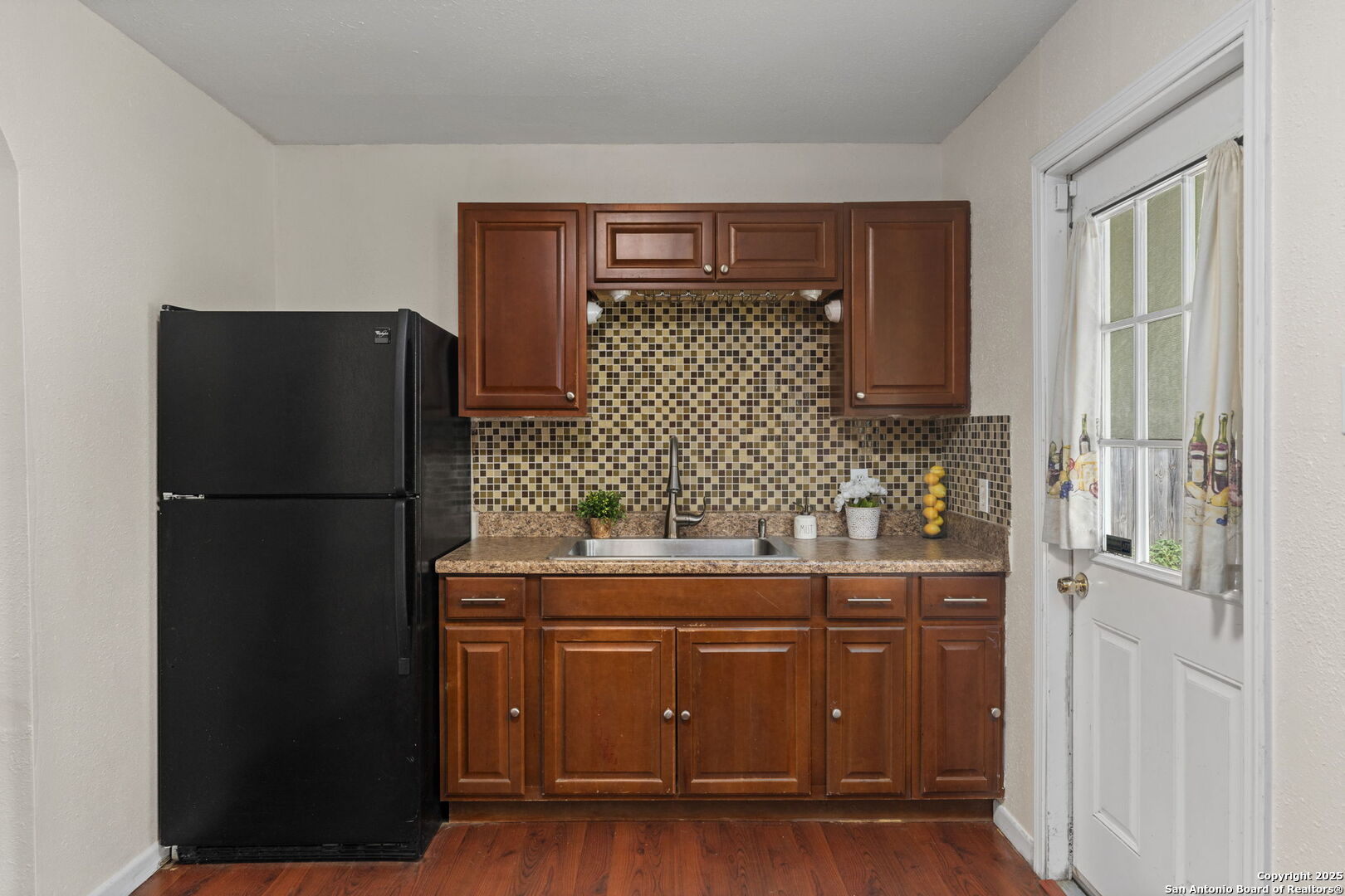 103 W Carmen Pl