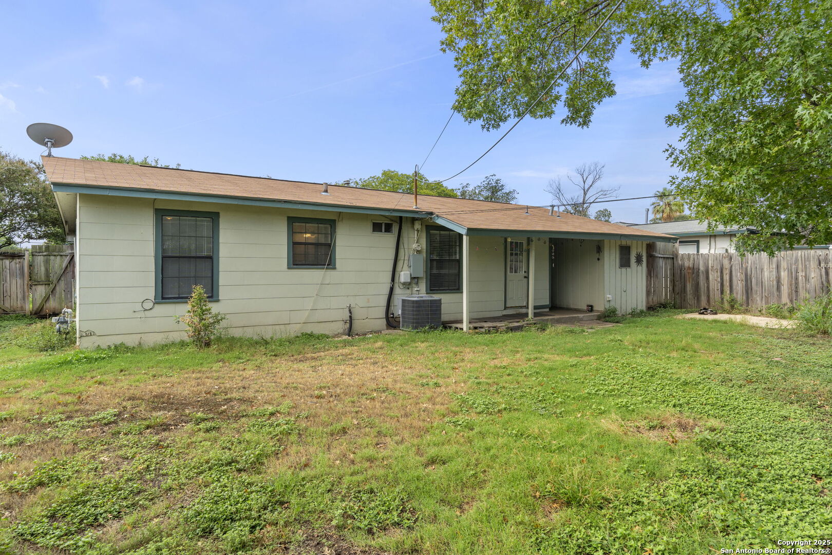 103 W Carmen Pl