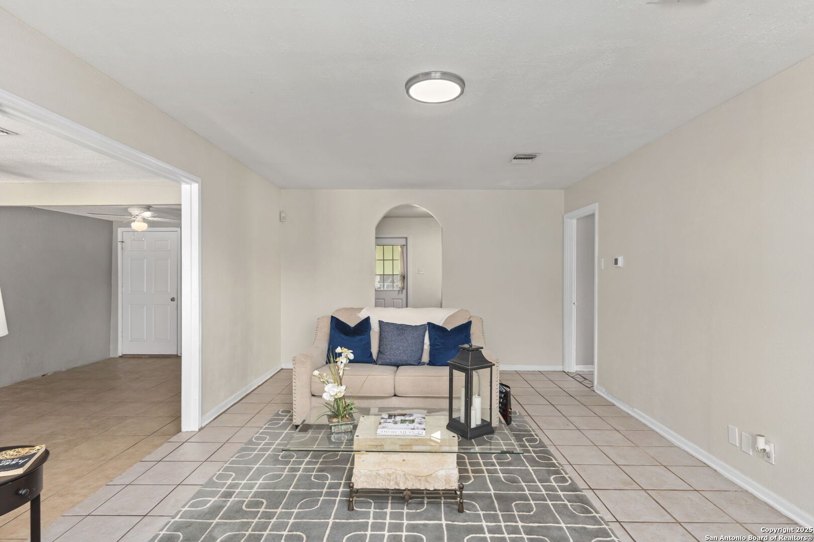 103 W Carmen Pl