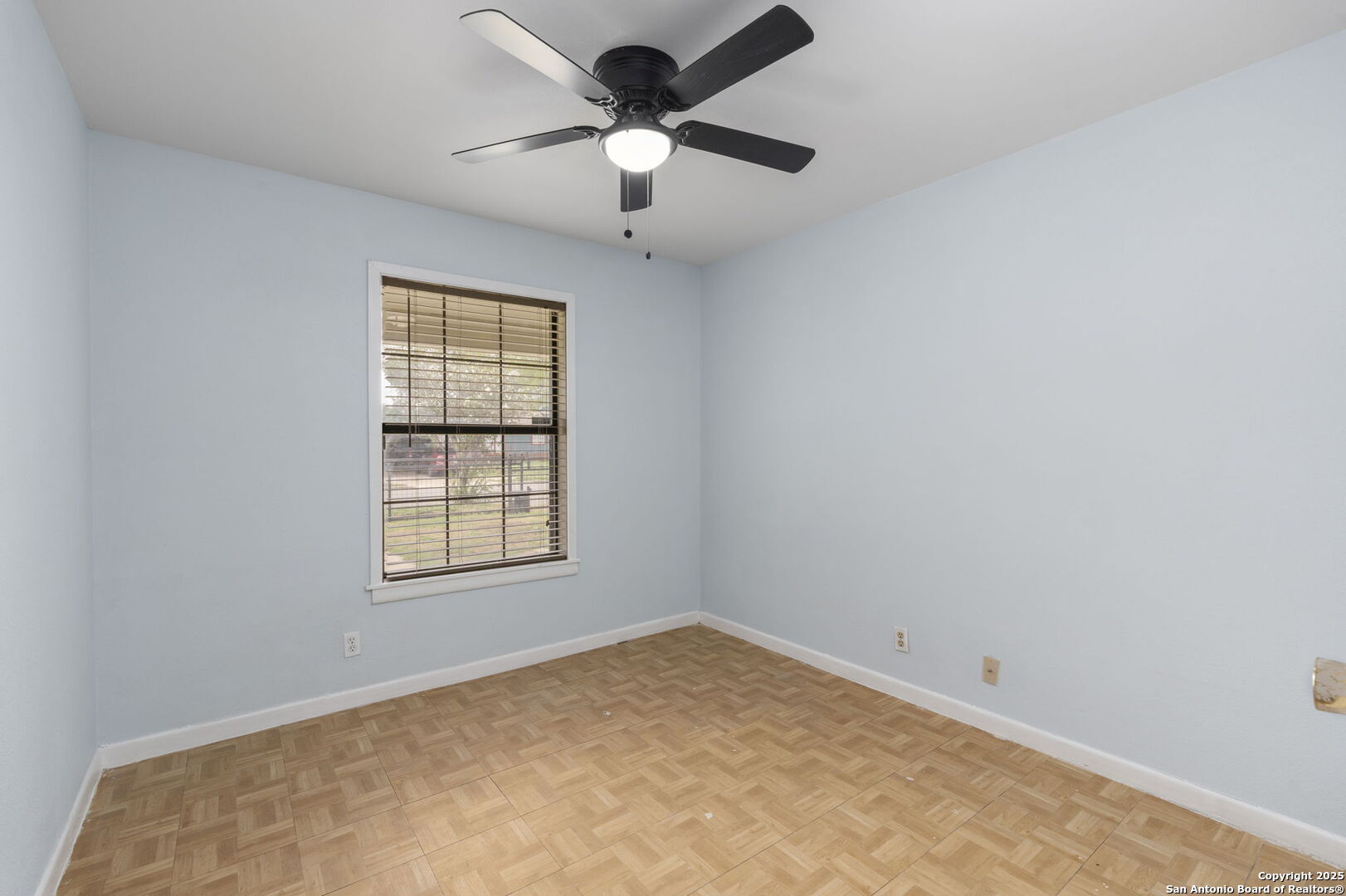 103 W Carmen Pl