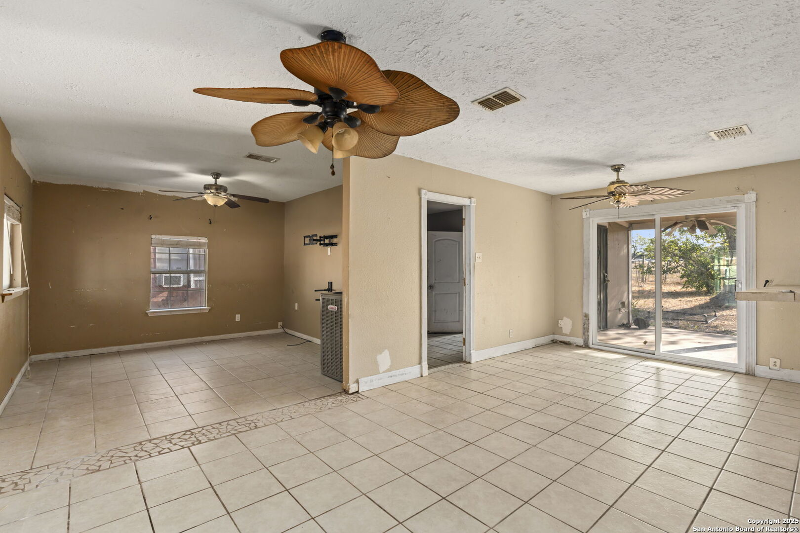 8806 Prairie Hill